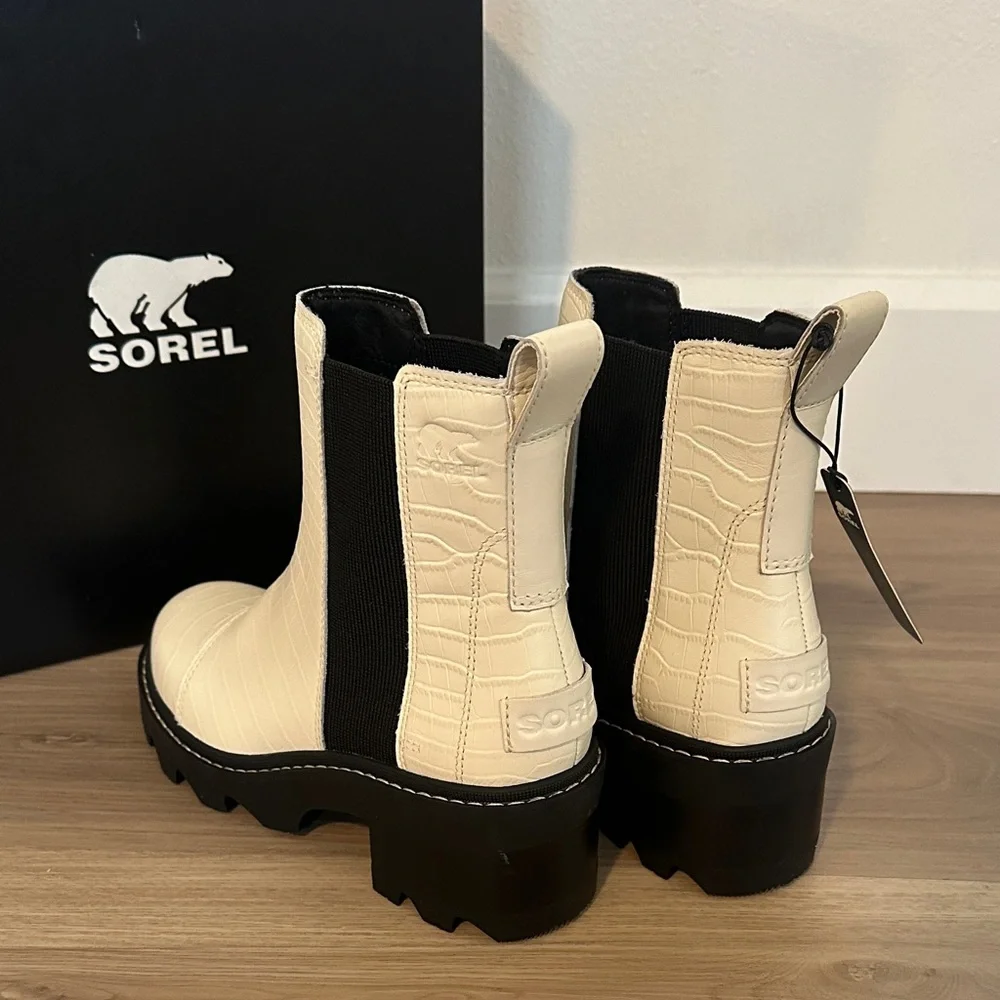 Sorel White & Black Chunky Boots - Picture 2 of 4
